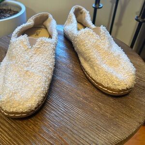 Toms Fuzzy Cream Slip-Ons